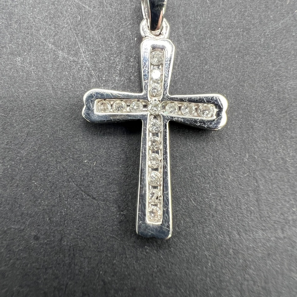 14K White Gold Cross Pendant w/Crystal Stones 1” Length